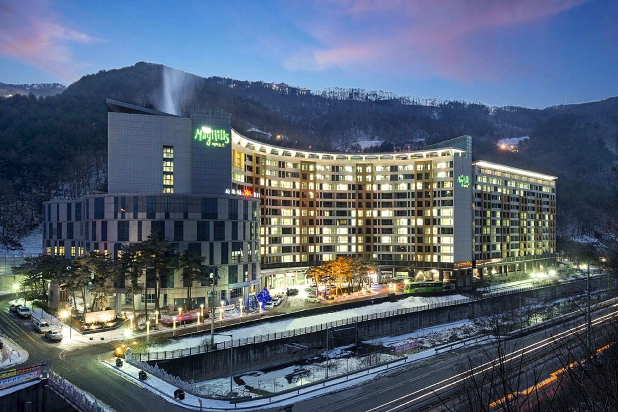 Jeongseon Mayhills Resort מראה חיצוני תמונה